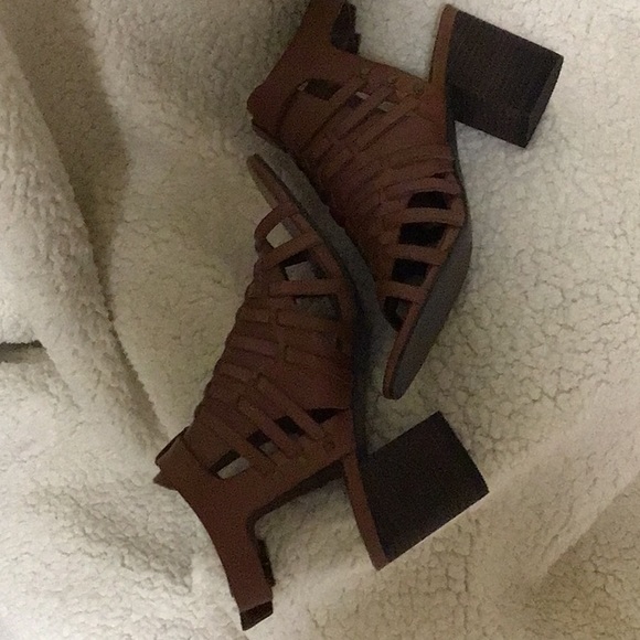 VERY VOLATILE STRAPPY,CHUNKY HEEL LEATHER CARMEL SHOES SZ 6 - Picture 5 of 7